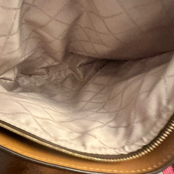 Michael Kors Large East West Tote  with matching wallet . - Picture 9 of 12